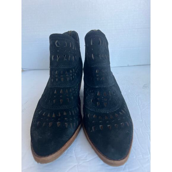 Sofft Black Suede Laser Cutout Westwood II Block Heel Back Zip Ankle Boots Sz 8M - Picture 6 of 10